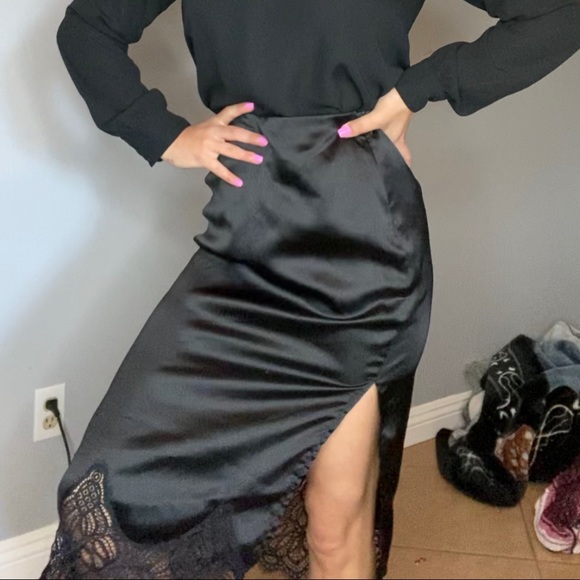 Black Satin Pencil Skirt with lace trimming size Medium - Picture 1 of 4